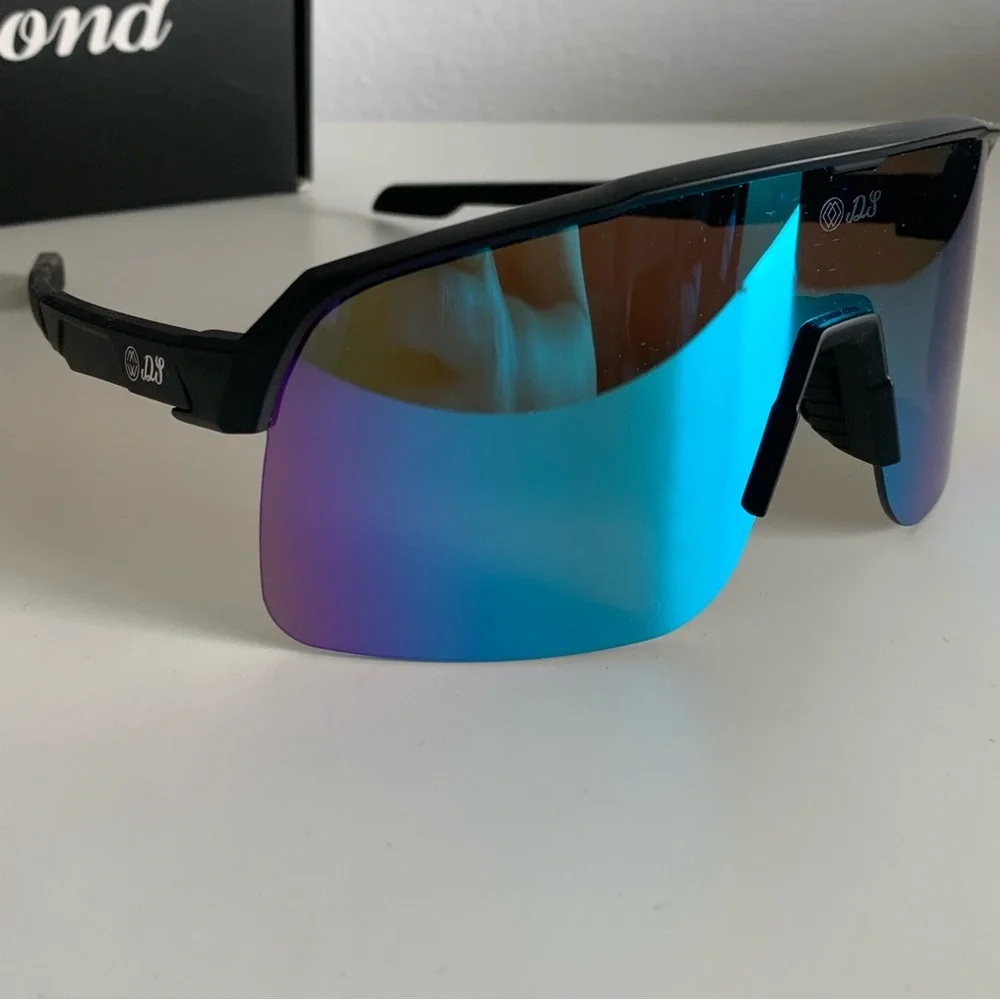 Diamond Eyewear Black Blue Sporty Sunglasses Baseball Outdoor Fishing Box Case